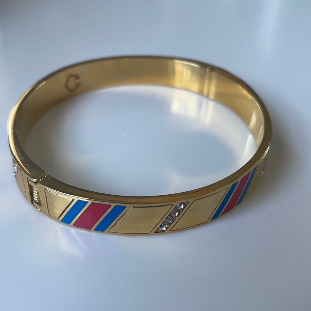 C. Wonder click bracelet